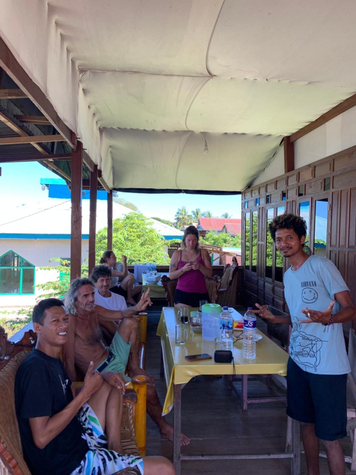 Nasrul House Homestay For Backpackers Maros 外观 照片