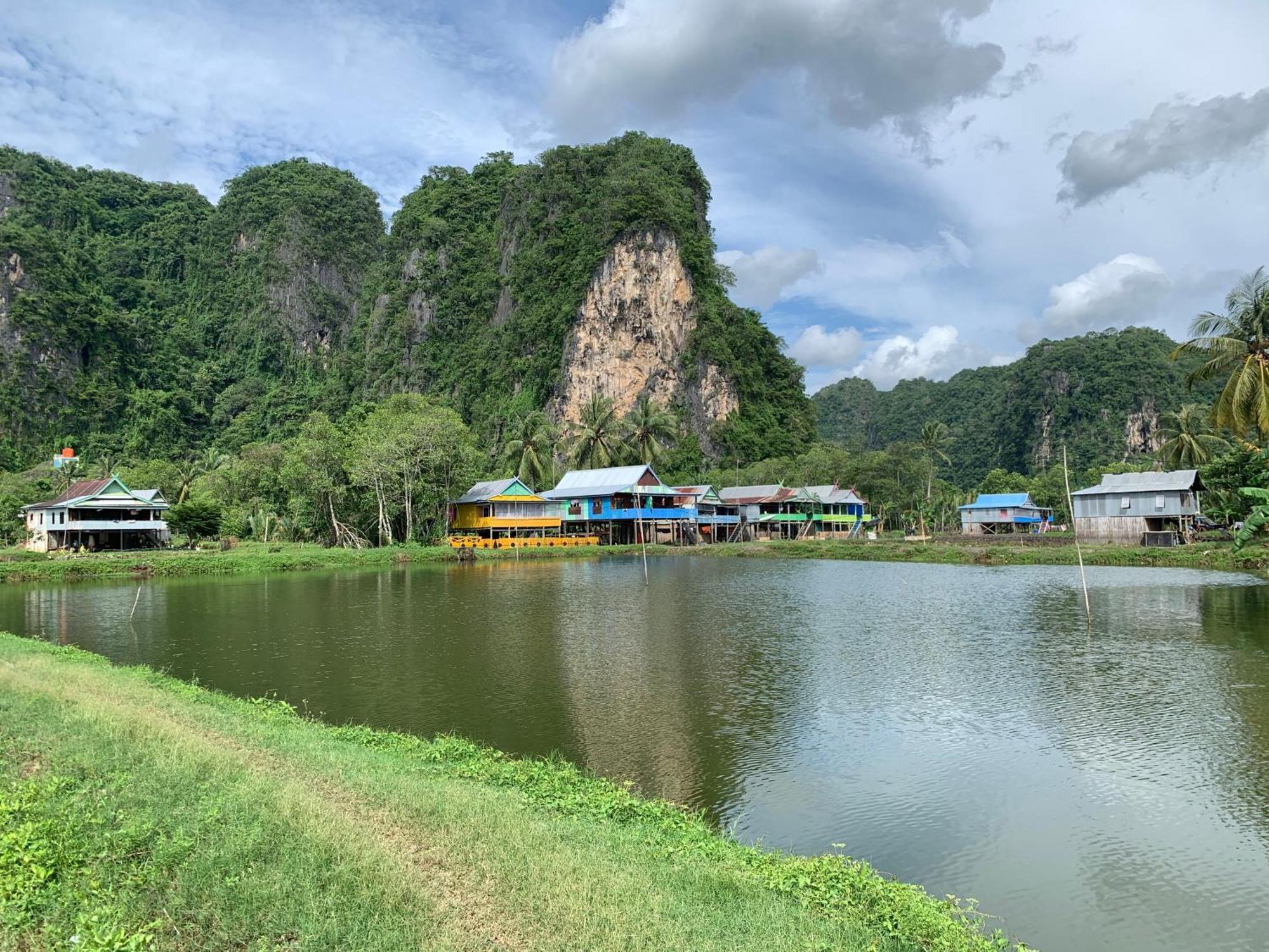 Nasrul House Homestay For Backpackers Maros 外观 照片
